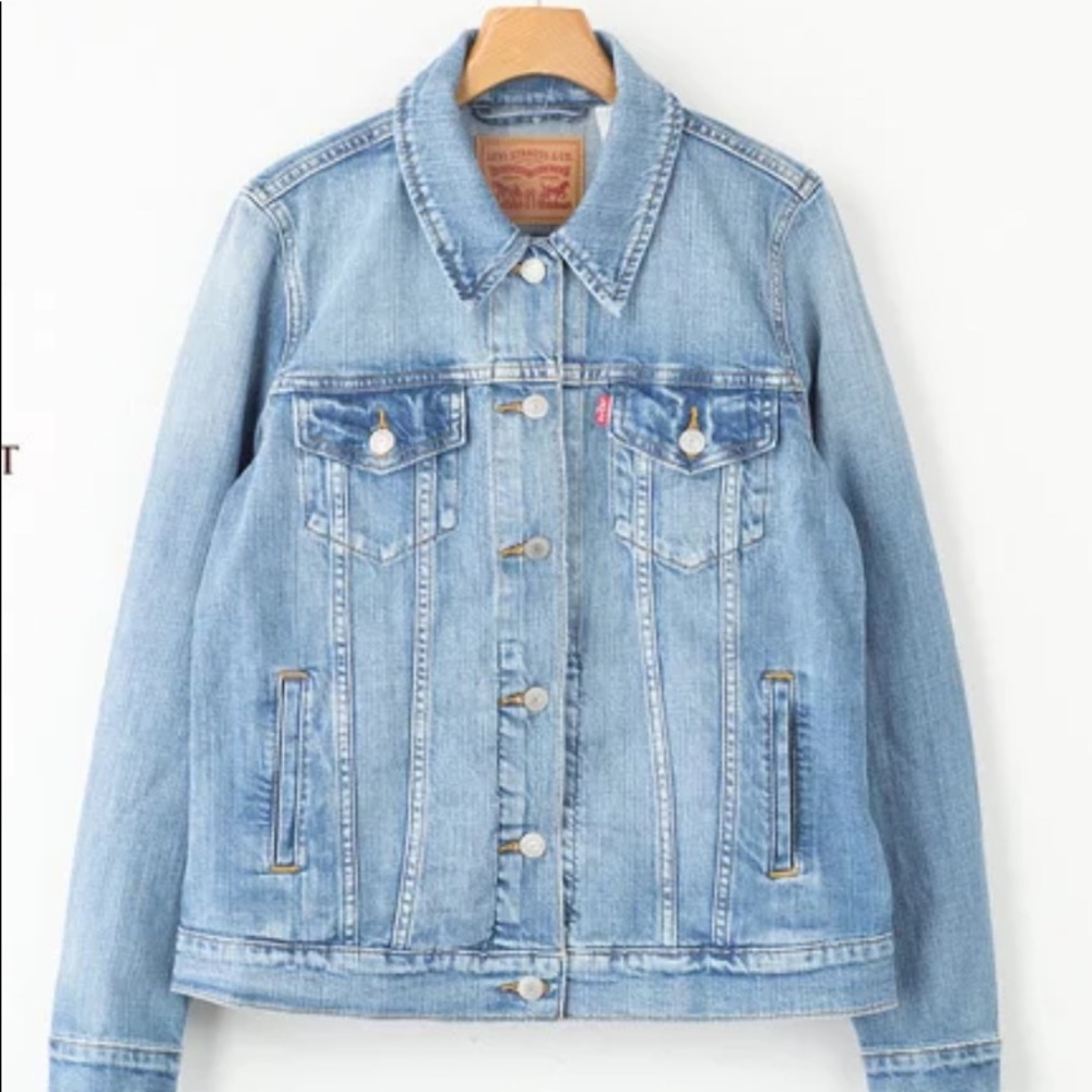 Levi’s boyfriend trucker denim jacket